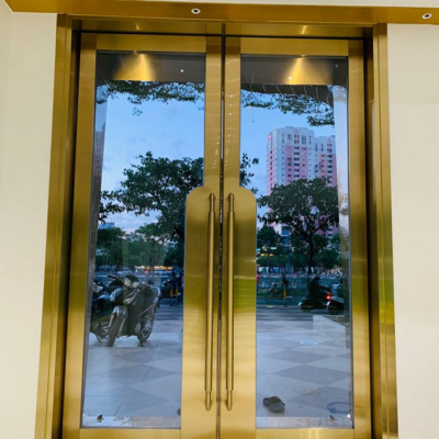Cửa inox mạ vàng cho cửa hàng kem
